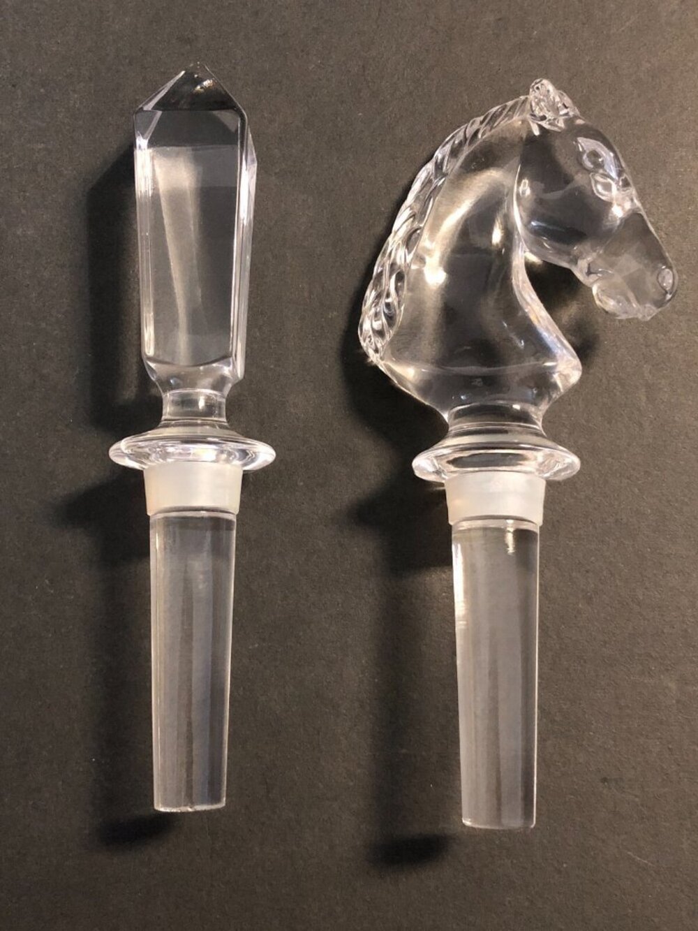 VILLEROY AND BOCH SET OF 2 CRYSTAL OBELISK & HORSE WINE STOPPERS